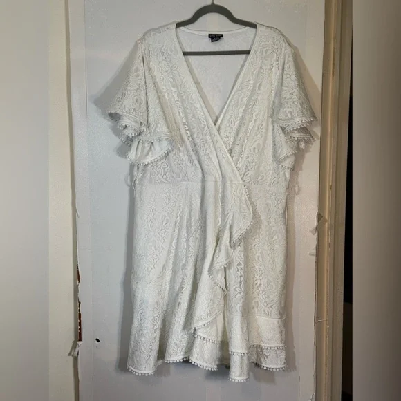 City Chic Sweet Love Lace Faux Wrap Mini Dress - Ivory | Size XL/22 - Picture 5 of 16